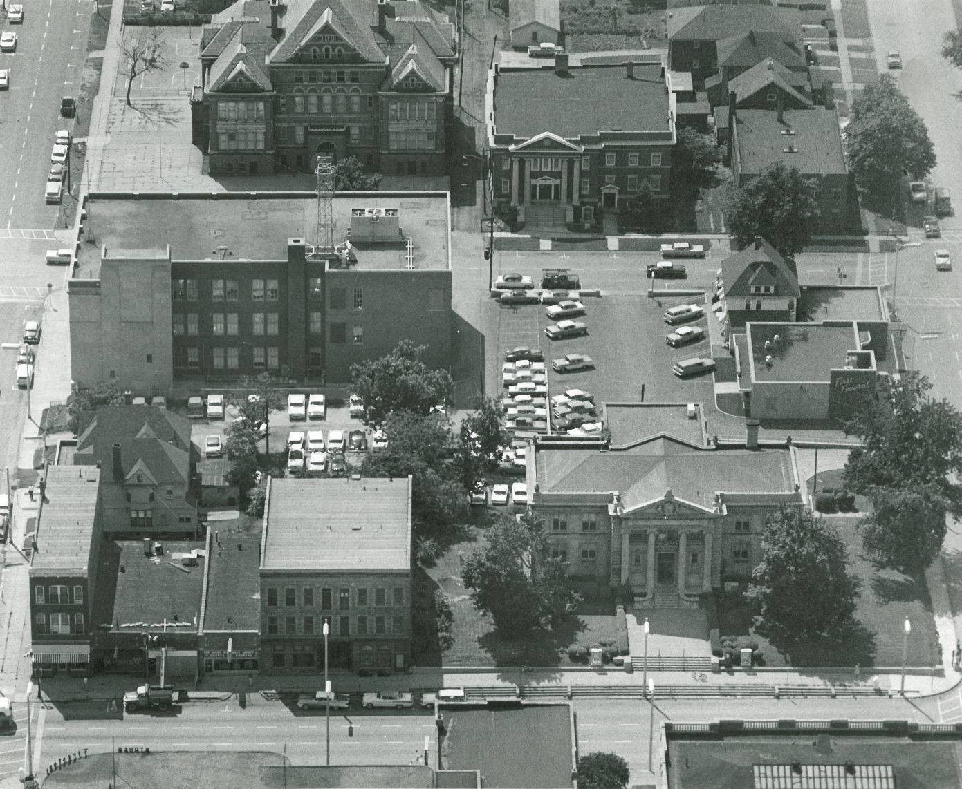 1960: Municipal Decatur Public Library